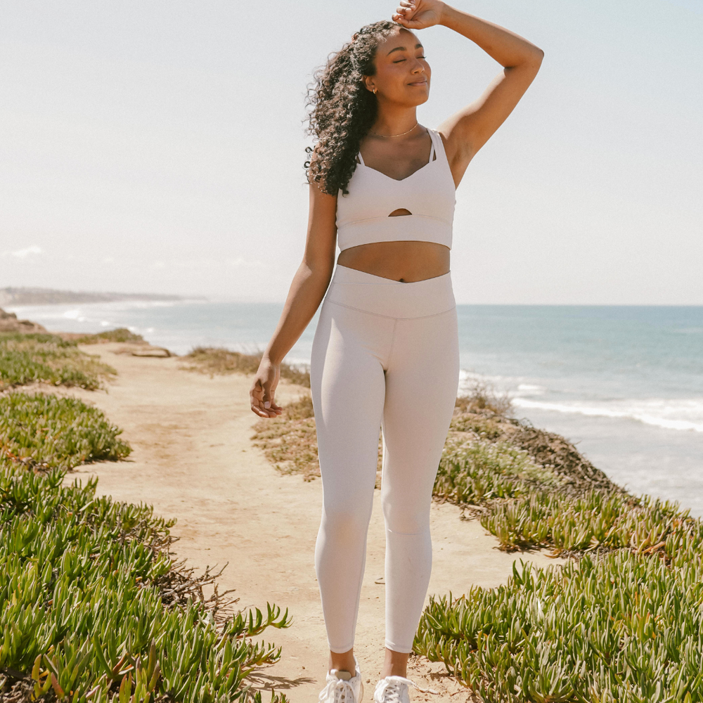 
                  
                    High rated white leggings for daily workout
                  
                