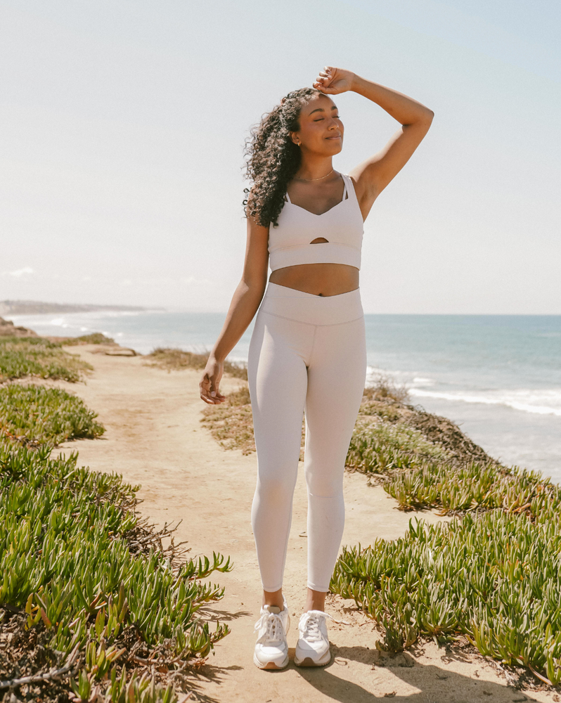
                  
                    High rated white leggings for daily workout
                  
                