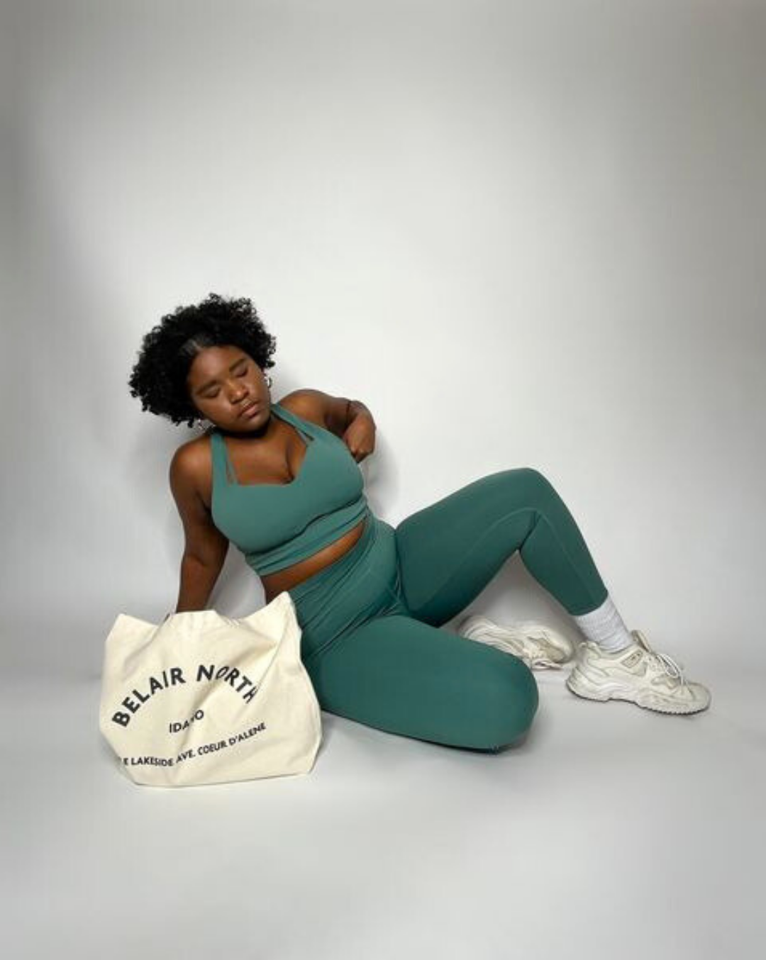 Flexible yoga pants in green