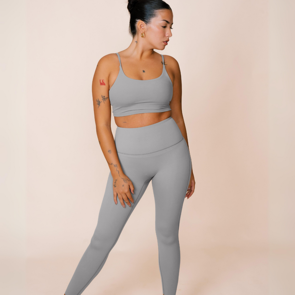 
                  
                    Flexible gray yoga pants for women
                  
                