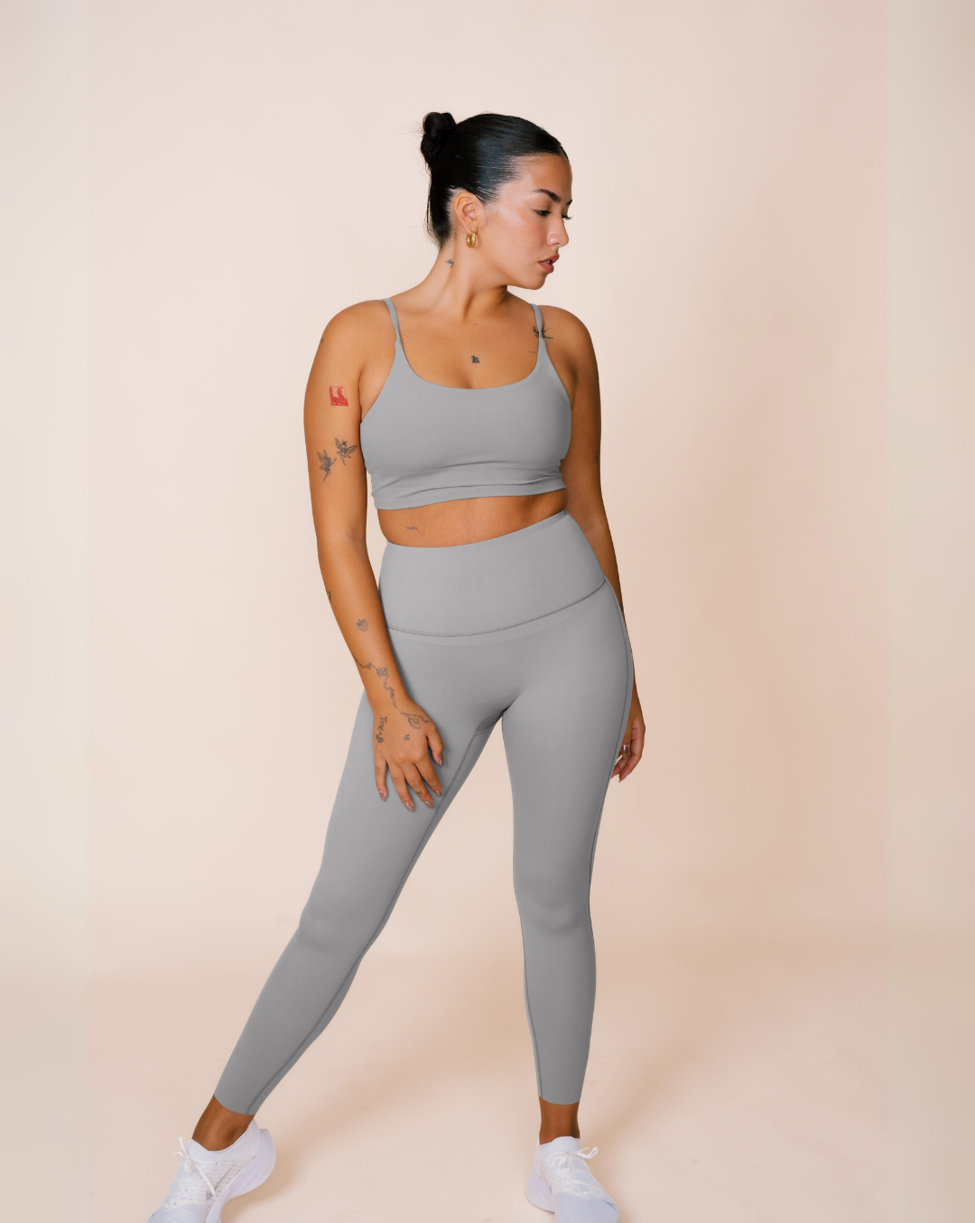 Flexible gray yoga pants for women