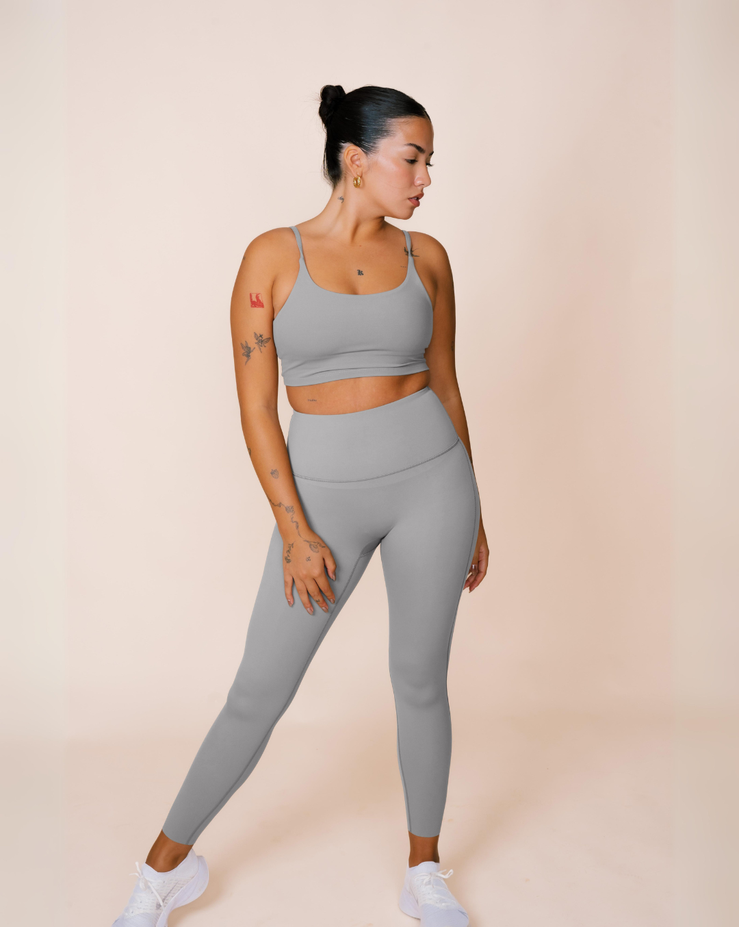 
                  
                    Flexible gray yoga pants for women
                  
                