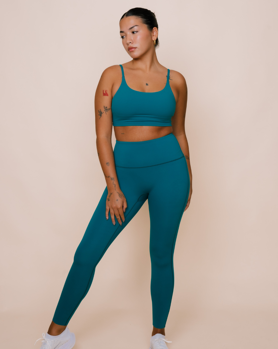 Teal green yoga set with quick-dry technology