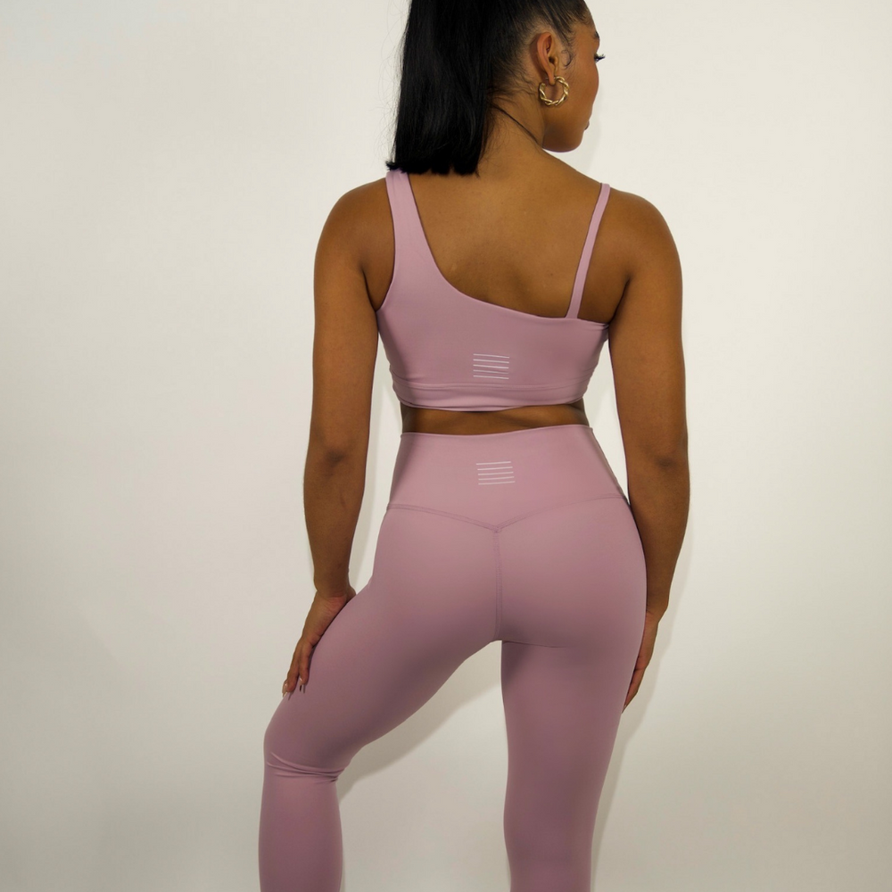 
                  
                    Supportive fitness clothing set
                  
                